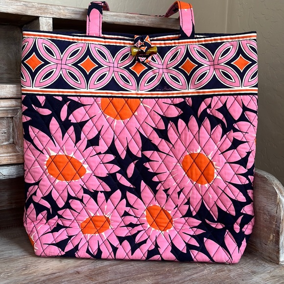 Vera Bradley Handbags - 🧡Vera Bradley large quilted floral tote